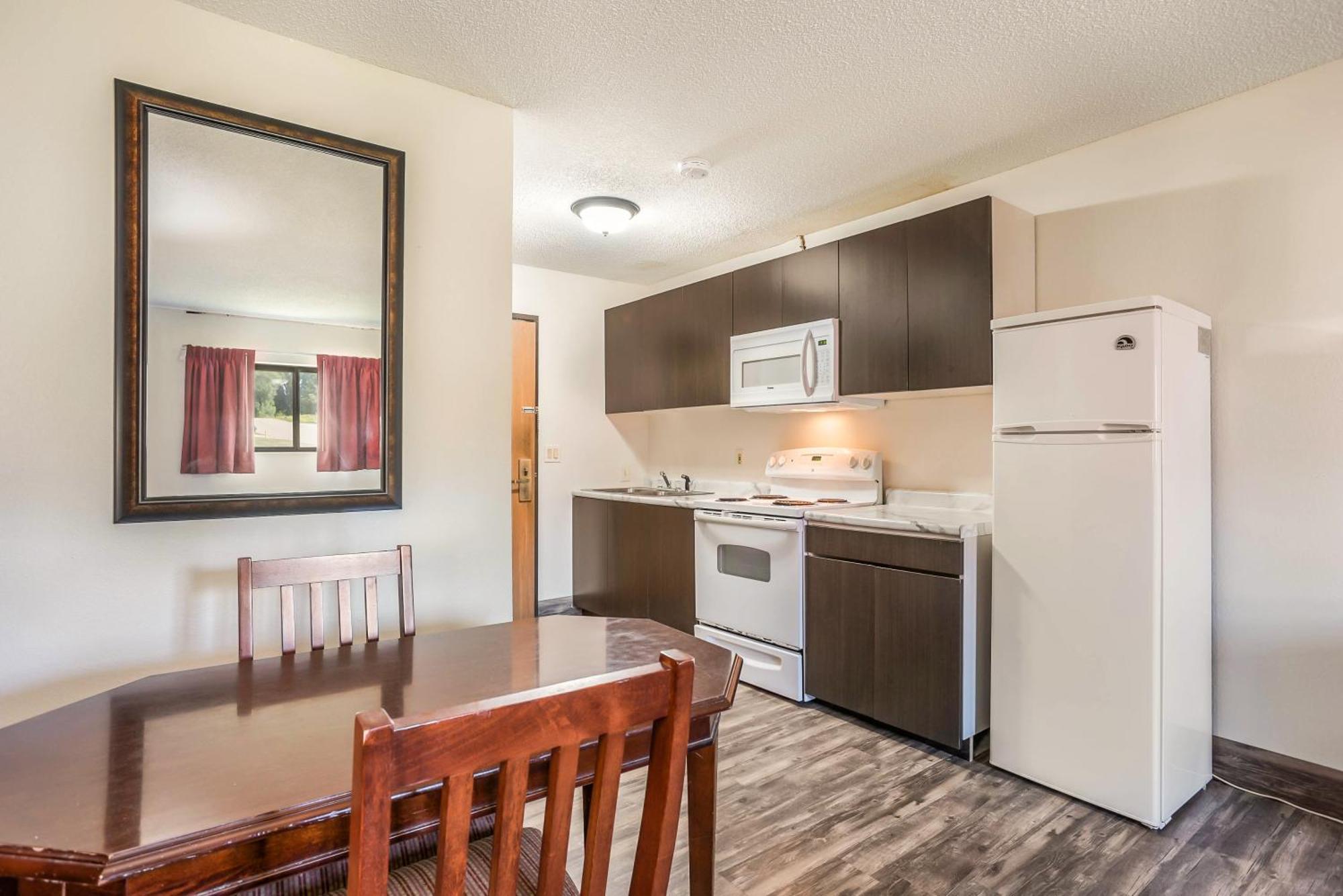 Econo Lodge Cedar Rapids Phòng bức ảnh