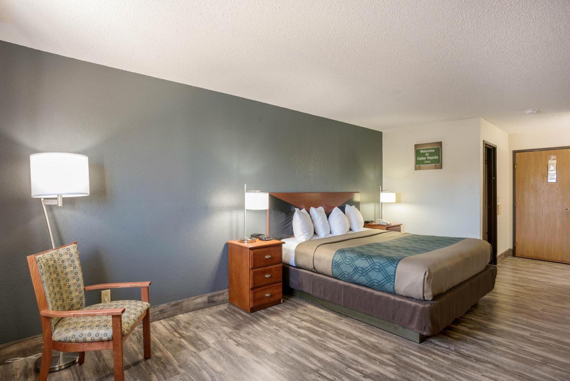 Econo Lodge Cedar Rapids Phòng bức ảnh