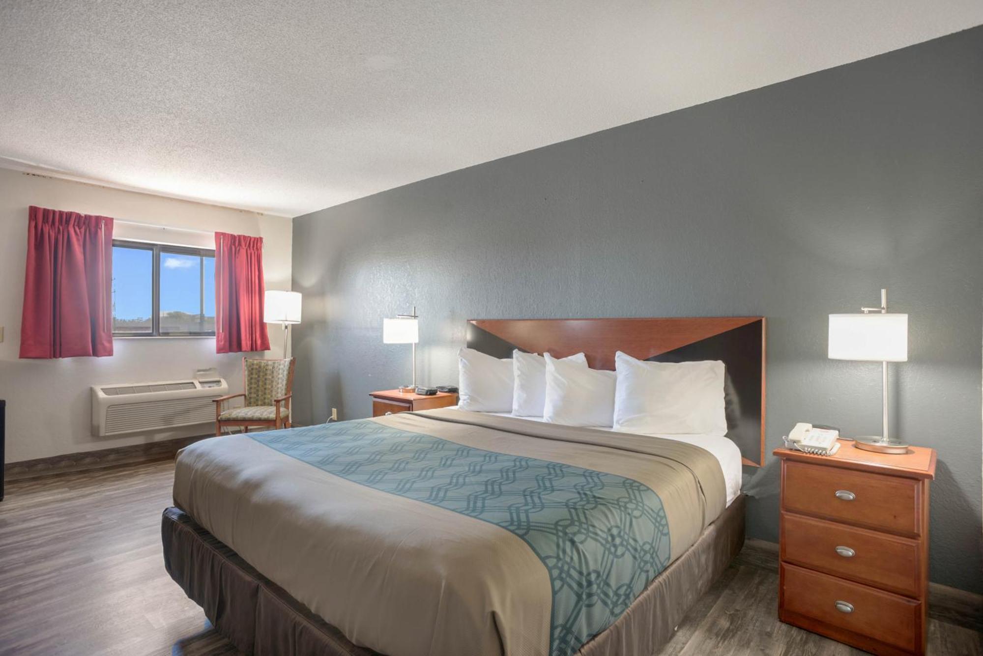 Econo Lodge Cedar Rapids Phòng bức ảnh