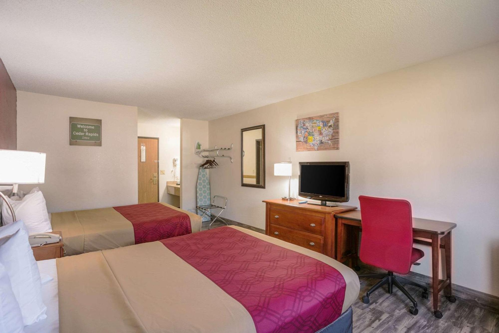 Econo Lodge Cedar Rapids Ngoại thất bức ảnh