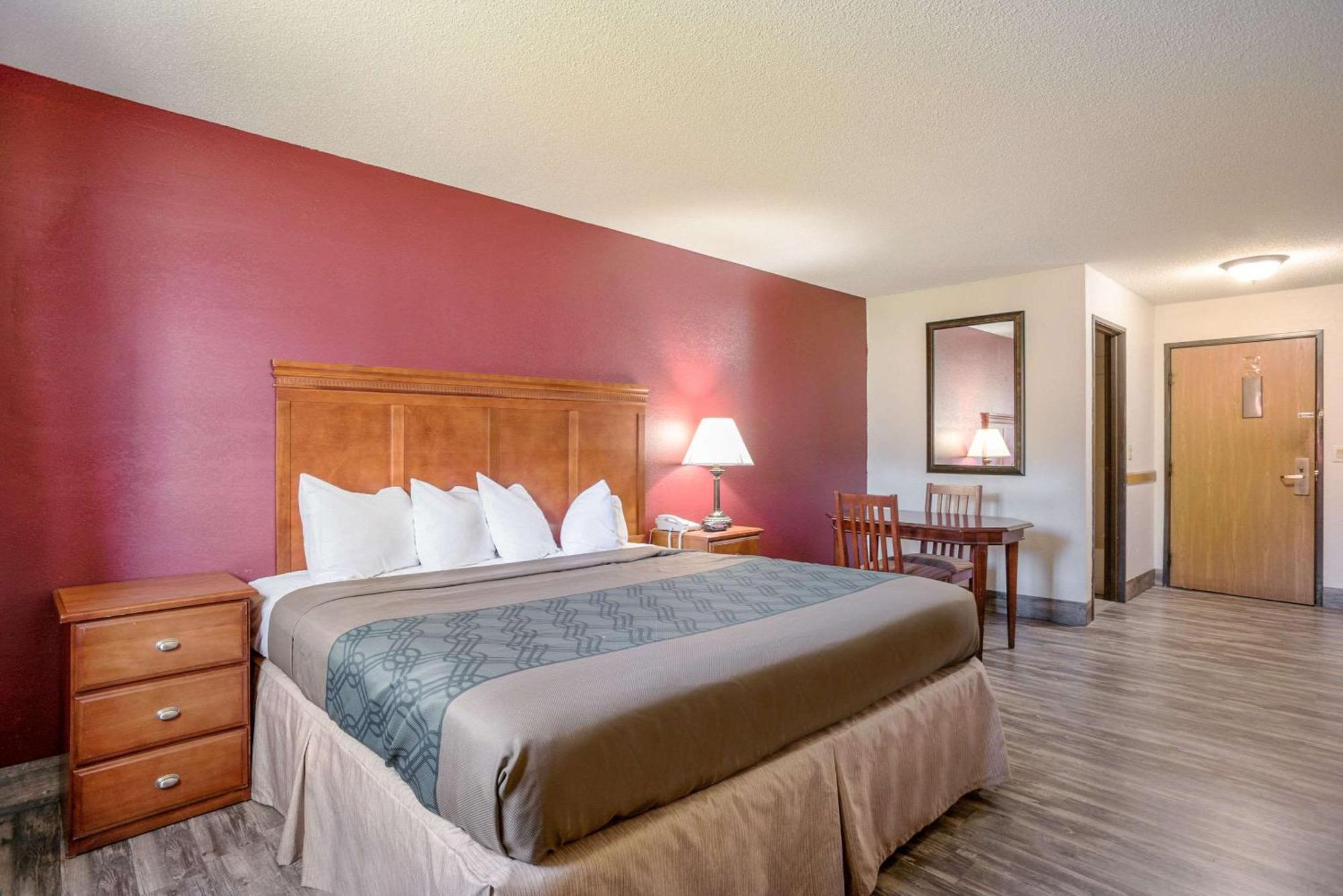 Econo Lodge Cedar Rapids Ngoại thất bức ảnh