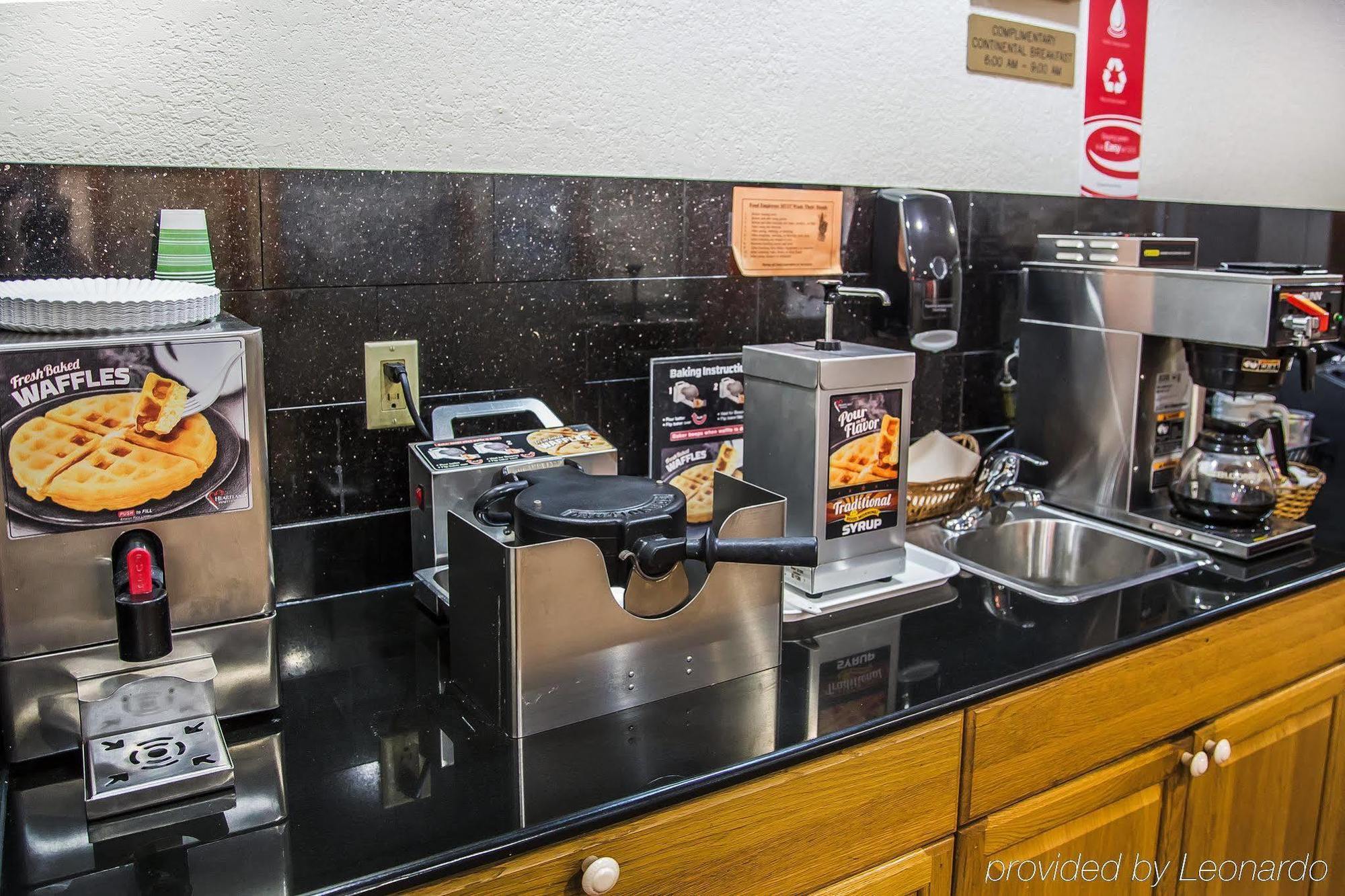 Econo Lodge Cedar Rapids Ngoại thất bức ảnh
